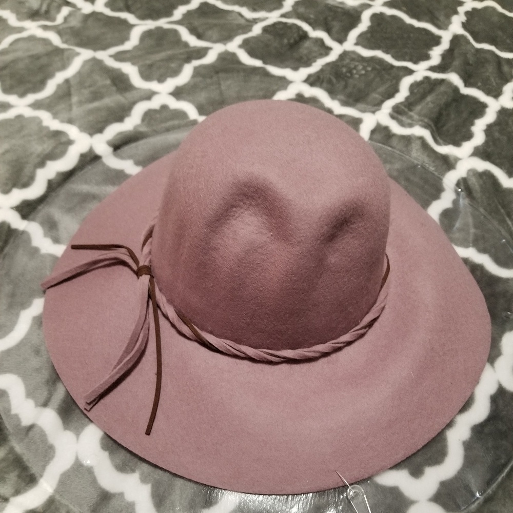 Floppy hats multiple colors..